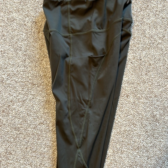 Acura Vibe Camo Green side pocket Legging - Picture 7 of 9